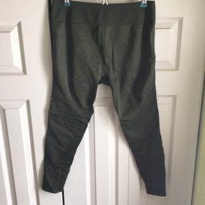 Olive Fabletics 7/8 Leggings